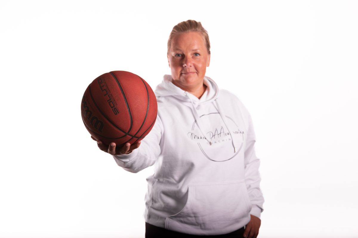 MääränPÄÄvalmentaja Jenni Parkkinen